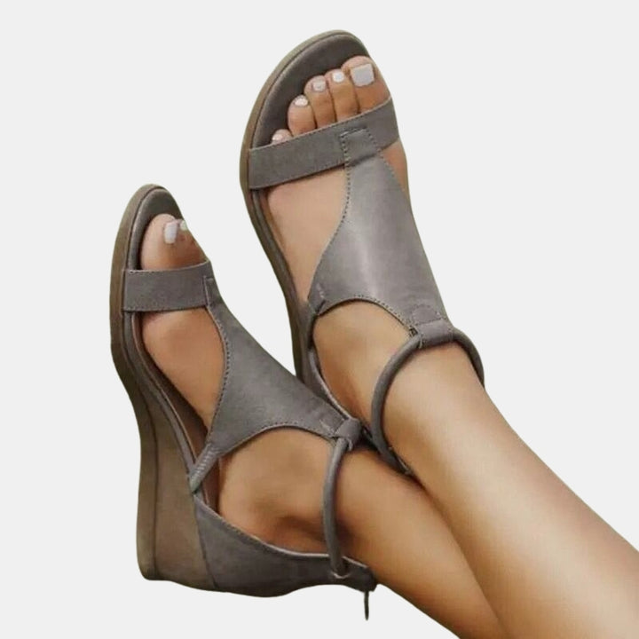 Adelia | Classic Sandals with Toe Loop Strap