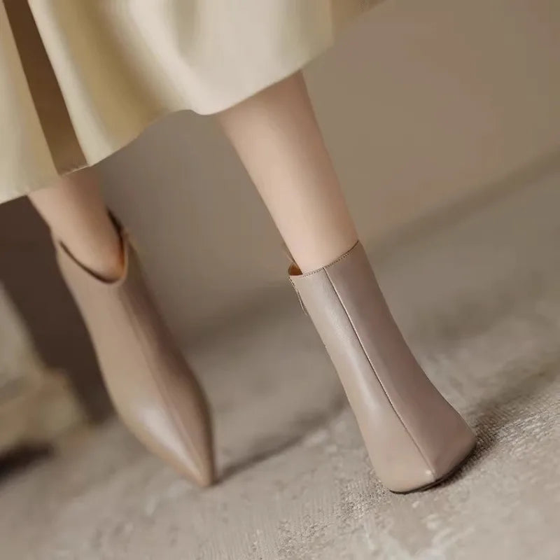 Hania | Elegant Kitten Heel Ankle Boots with Pointed Toe