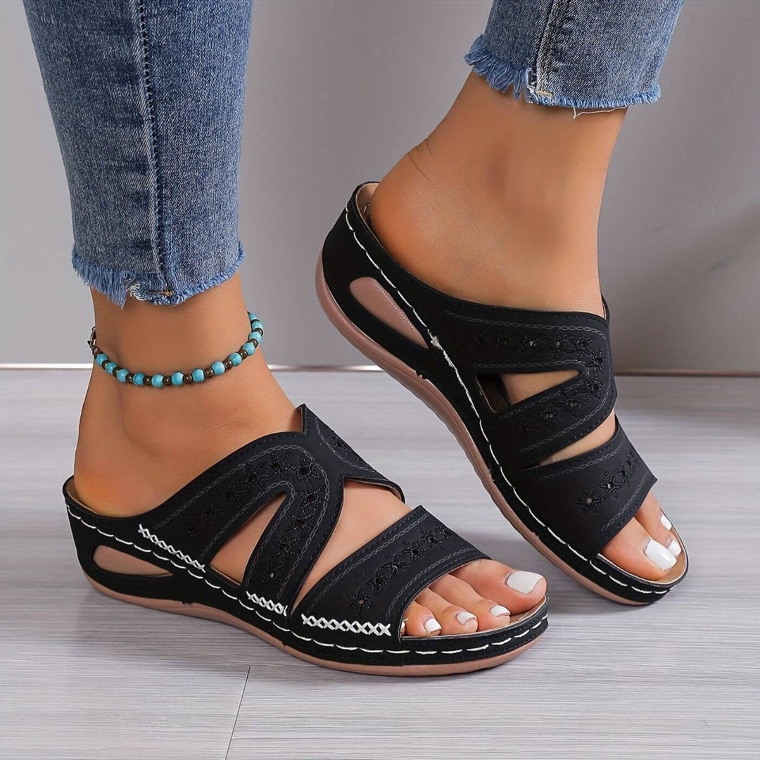 Lila | Sandals With Cutout Strap Design