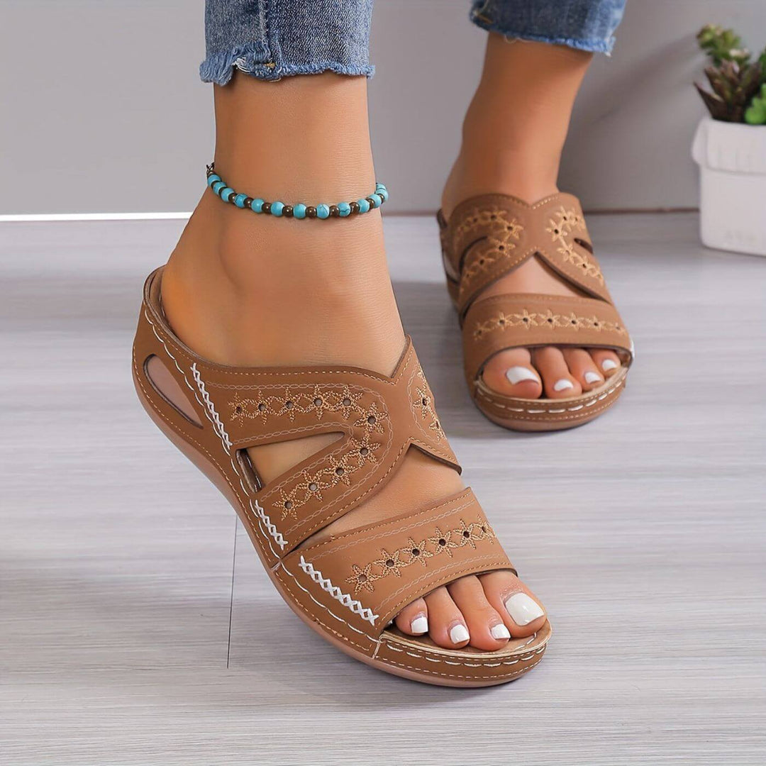 Lila | Sandals With Cutout Strap Design