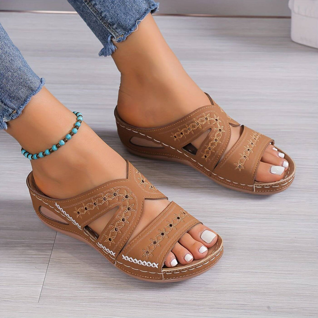 Lila | Sandals With Cutout Strap Design