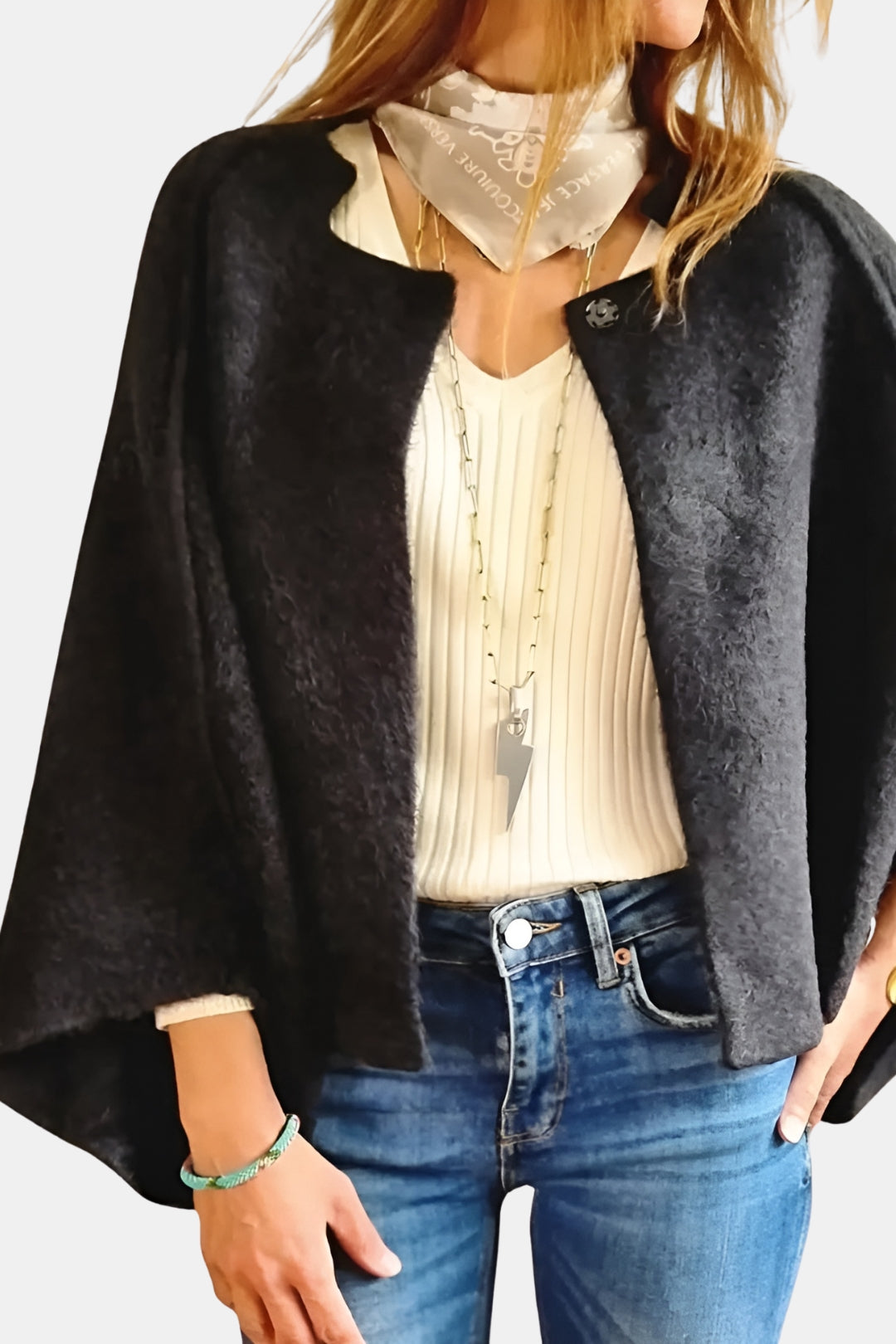 Saelyn | Cropped Textured Jacket with Button Closure