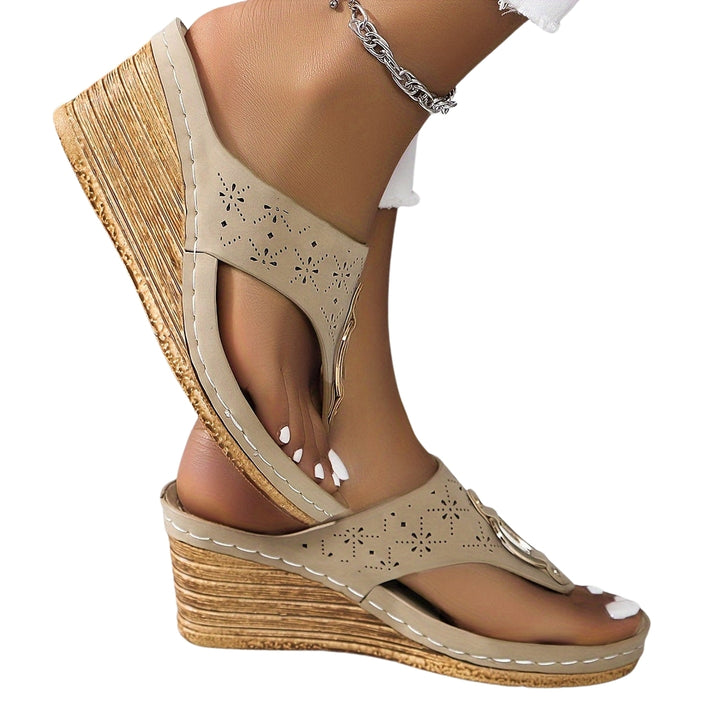 Vespera | Thong Sandals with Metal Accent