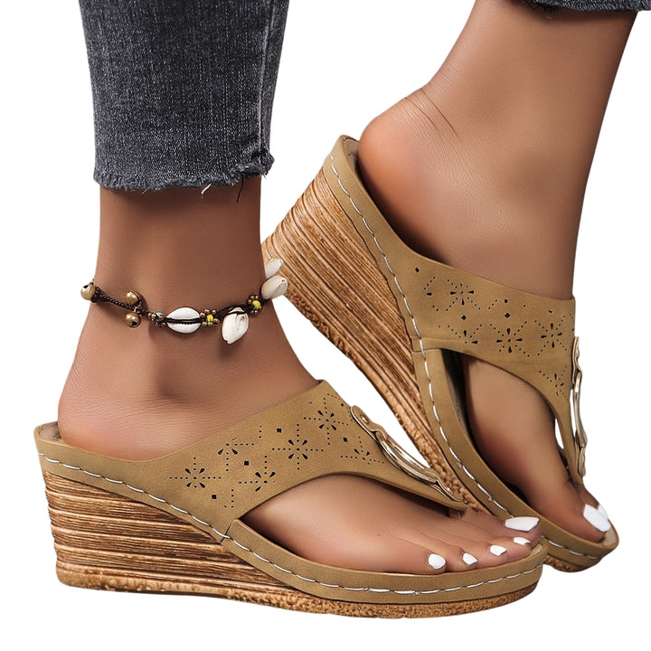 Vespera | Thong Sandals with Metal Accent